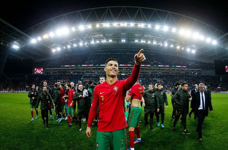 cristiano-ronaldo-la-cau-thu-bong-da-nguoi-nuoc-nao