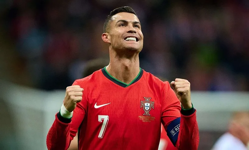 cristiano-ronaldo-la-cau-thu-bong-da-nguoi-nuoc-nao