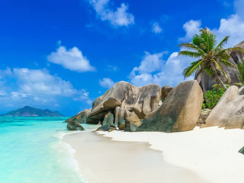 Anse Source d'Argent Seychelles gây dấu ấn với những khối đá granite khổng lồ bên bờ biển tuyệt đẹp.